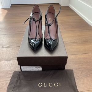 Gucci Vernice Crystal Nero patent leather pump. Size 37